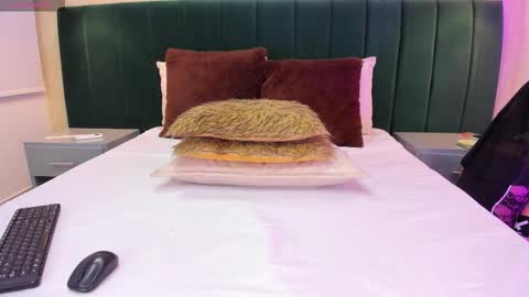 ANNIE  online show from October 2025 05:14:01 PM