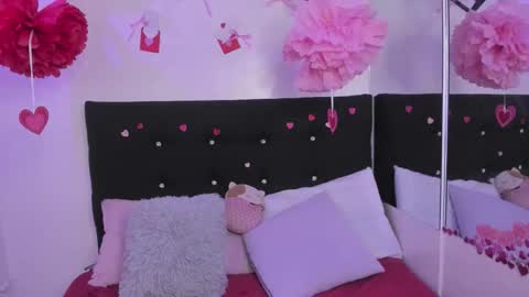 Annie Evans  online show from February 2026 08:16:02 PM