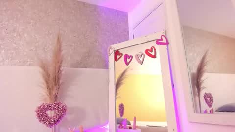 Snapshot of anniiecoopper chatting on February 2026 01:41:01 PM AnniieCooper online show from February 2026 01:41:01 PM