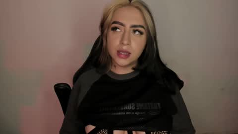 Snapshot of annikamerliahh_ chatting on October 2025 10:00:01 PM Annika online show from October 2025 10:00:01 PM