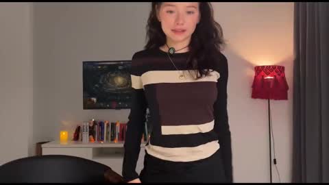 Snapshot of anntics_ chatting on December 2025 12:32:02 PM N antics online show from December 2025 12:32:02 PM