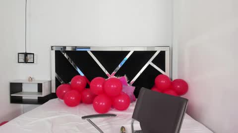 Anny online show from February 2025 07:52:02 PM