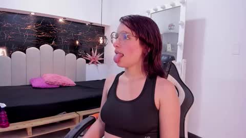 Anny online show from November 2025 08:30:01 PM