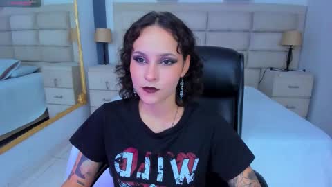 AnnyT online show from October 2025 08:52:02 PM