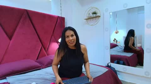 Anthonelaa   online show from May 2026 08:27:01 PM