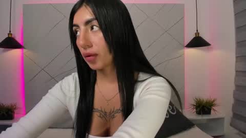 Snapshot of antonella__rouse chatting on February 2025 07:18:02 AM Antonella online show from February 2025 07:18:02 AM