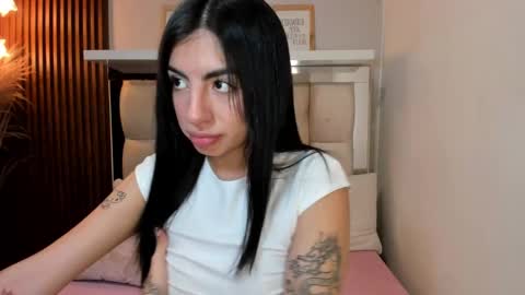 Snapshot of antonella__rouse chatting on February 2025 08:42:01 PM Antonella online show from February 2025 08:42:01 PM