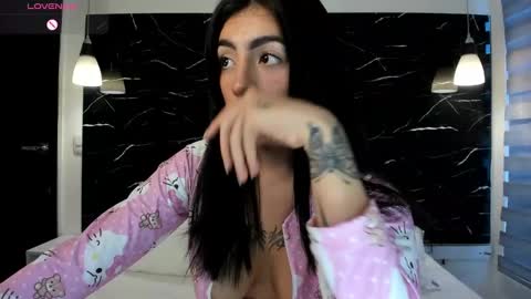 Snapshot of antonella__rouse chatting on March 2025 08:23:02 PM Antonella online show from March 2025 08:23:02 PM