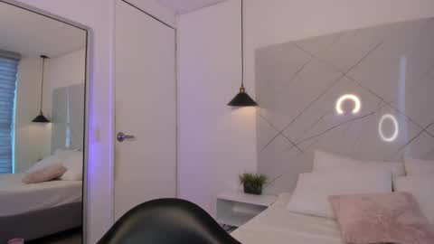 Snapshot of antonella__rouse chatting on December 2025 09:35:01 PM Antonella online show from December 2025 09:35:01 PM