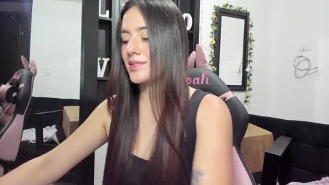 Snapshot of antonella_naughty1 chatting on December 2024 09:39:01 PM antonella online show from December 2024 09:39:01 PM