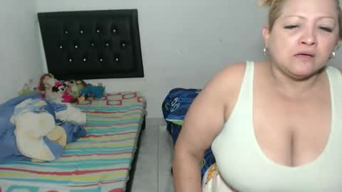 Snapshot of antonella_y_tayrone chatting on April 2026 07:06:02 AM antonella_y_tayrone online show from April 2026 07:06:02 AM