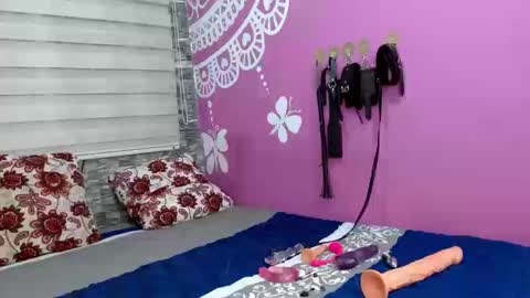 AntonellaAndNoah online show from February 2026 06:13:01 AM