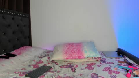 help me reach 100 likes babe online show from December 2024 11:43:02 PM