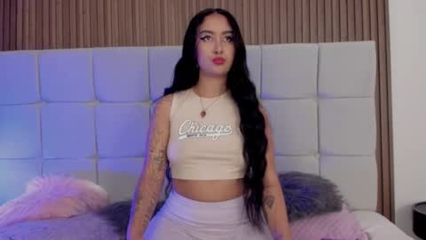 Snapshot of antonellaqueeen chatting on February 2025 03:24:01 AM ANTONELLE online show from February 2025 03:24:01 AM