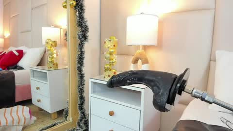 Antonia online show from January 2025 07:45:02 PM