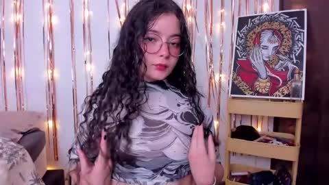 Snapshot of antoniart_ chatting on January 2025 12:35:02 AM Antonia online show from January 2025 12:35:02 AM