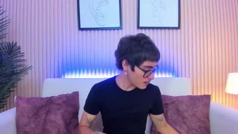 Antonio online show from December 2025 06:58:01 PM