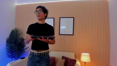 Antonio online show from December 2025 02:04:02 PM