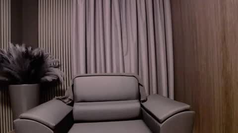 HI My name is Antonio online show from November 2025 07:51:02 PM