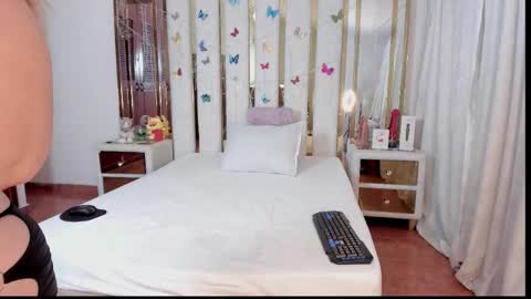 Anyela  online show from January 2026 02:48:02 AM