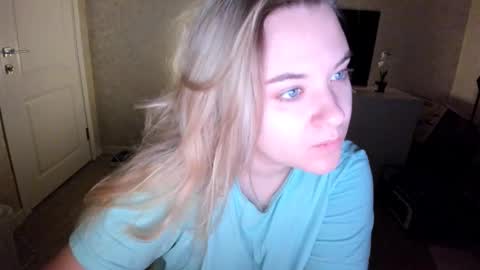 Snapshot of appleyummybuns chatting on November 2025 04:18:01 PM appleyummybuns online show from November 2025 04:18:01 PM