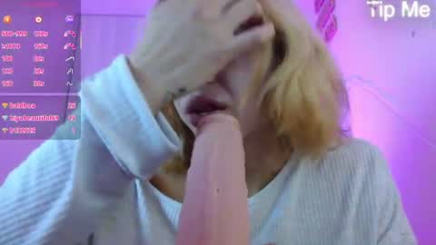 Snapshot of april_dumont5 chatting on June 2026 11:44:01 AM April Dumont online show from June 2026 11:44:01 AM