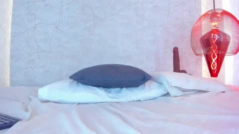 Snapshot of aprilalen chatting on February 2025 10:02:01 AM April online show from February 2025 10:02:01 AM