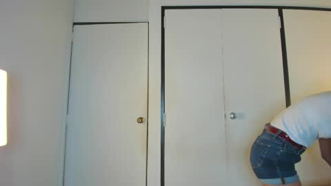 Snapshot of aprilgrey111 chatting on April 2026 12:23:01 PM aprilgrey111 online show from April 2026 12:23:01 PM
