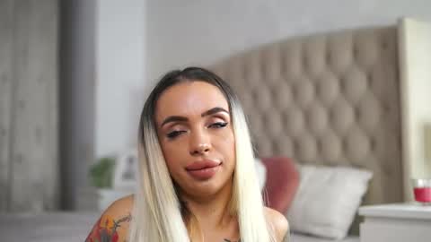 Snapshot of aprilhadid chatting on November 2025 06:43:01 PM Laura online show from November 2025 06:43:01 PM