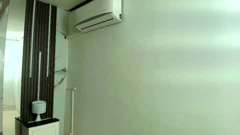 Snapshot of aprillross chatting on December 2025 11:51:01 AM aprillross online show from December 2025 11:51:01 AM