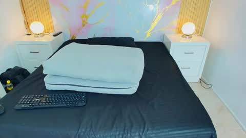 Snapshot of aprillross chatting on February 2026 12:11:01 PM aprillross online show from February 2026 12:11:01 PM