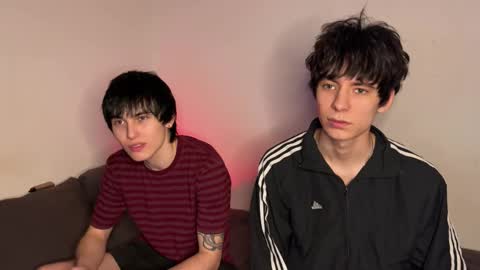 Snapshot of ar1zze chatting on January 2026 11:21:02 PM zik and kris online show from January 2026 11:21:02 PM