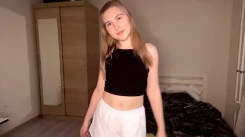 Emi online show from November 2025 01:31:01 PM