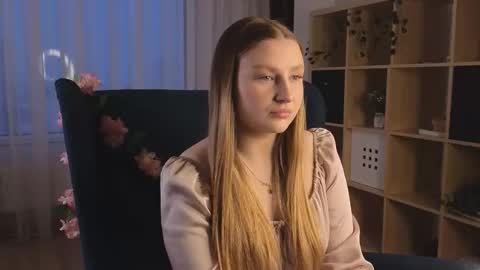 Snapshot of aracelieovaldi chatting on December 2025 04:06:02 AM Valentina online show from December 2025 04:06:02 AM