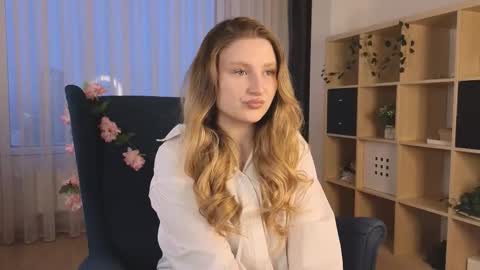 Snapshot of aracelieovaldi chatting on December 2025 04:17:01 AM Valentina online show from December 2025 04:17:01 AM