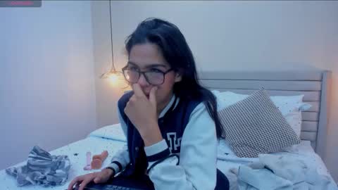 Snapshot of ari_cooper_ chatting on December 2025 12:43:02 PM Ara online show from December 2025 12:43:02 PM