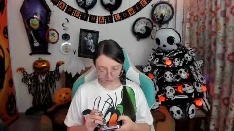 Linda online show from October 2025 03:04:02 AM