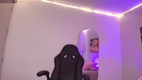 Snapshot of ariaa_vixen chatting on December 2025 09:52:02 PM ariaa_vixen online show from December 2025 09:52:02 PM