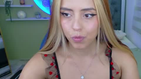 ariah_cute online show from June 2026 07:59:01 PM
