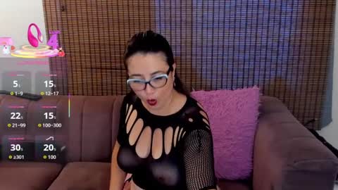 Snapshot of ariana_cross_ chatting on September 2025 01:00:02 PM Ariana Cruz online show from September 2025 01:00:02 PM