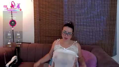 Snapshot of ariana_cross_ chatting on December 2025 12:56:02 PM Ariana Cruz online show from December 2025 12:56:02 PM