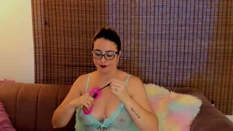 Ariana Cruz online show from May 2026 12:01:01 PM