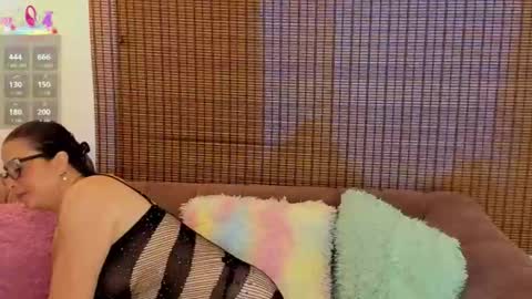 Ariana Cruz online show from May 2026 12:37:02 PM