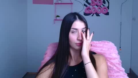 Snapshot of ariana_muur chatting on November 2025 12:48:02 PM Ariana online show from November 2025 12:48:02 PM