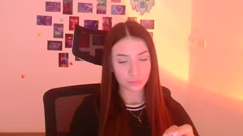 Snapshot of ariana_muur chatting on November 2025 07:07:01 AM Ariana online show from November 2025 07:07:01 AM