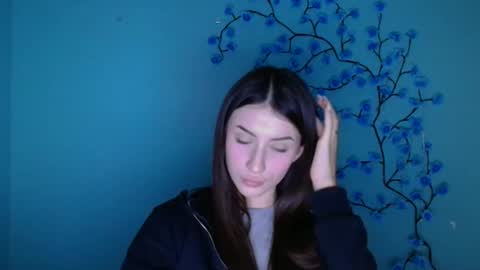 Snapshot of ariana_muur chatting on December 2025 12:21:02 PM Ariana online show from December 2025 12:21:02 PM