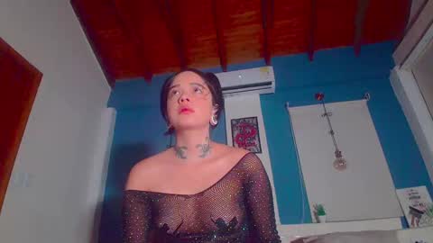 Snapshot of ariana_whitee chatting on September 2025 01:40:01 AM ariana_whitee online show from September 2025 01:40:01 AM