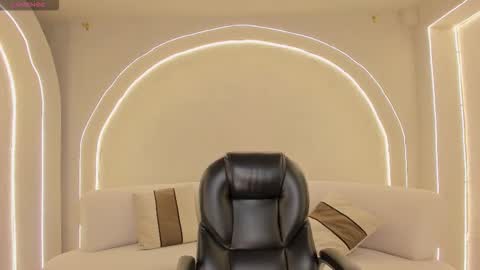 Snapshot of arianadumont chatting on January 2026 11:25:01 AM Ariana Dumont online show from January 2026 11:25:01 AM