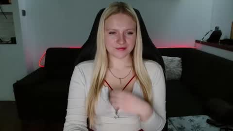 Snapshot of arianaluxe chatting on February 2026 09:03:02 AM arianaluxe online show from February 2026 09:03:02 AM