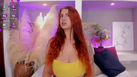 ariarusso_ online show from July 2026 11:06:02 PM